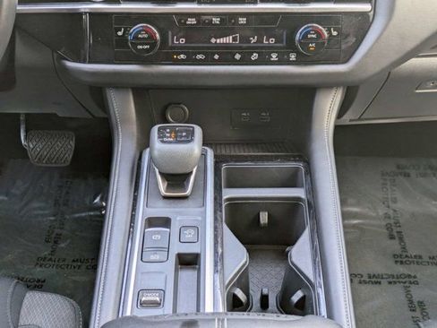 Used 2024 Nissan Pathfinder SV FWD image 20