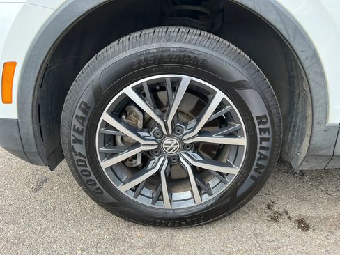 Used 2020 Volkswagen Tiguan SE image 9