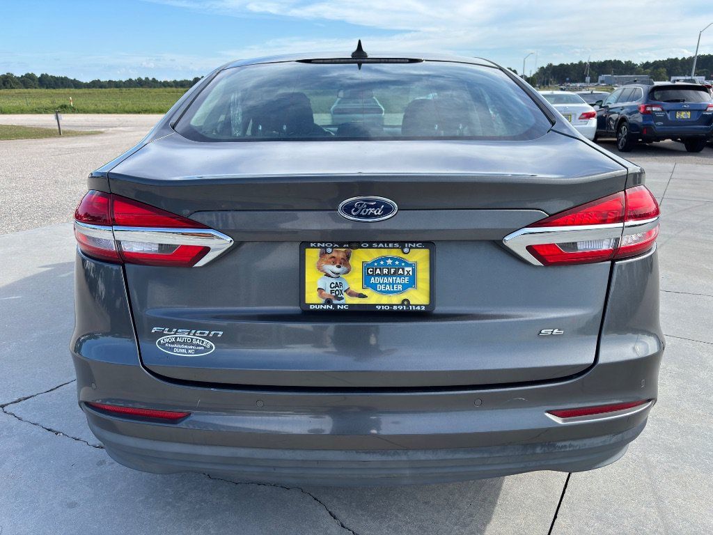 Used 2019 Ford Fusion SE FWD image 6