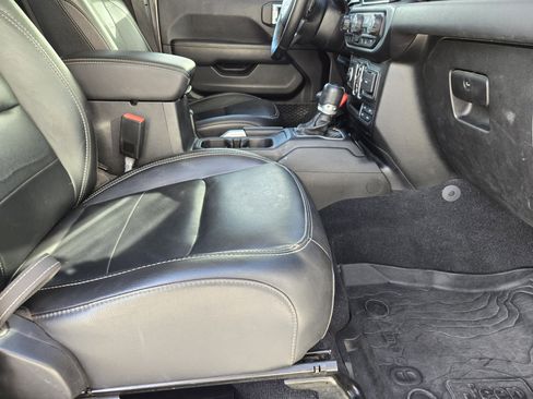 Used 2021 Jeep Wrangler Unlimited Sahara w/ Cold Weather Group image 17