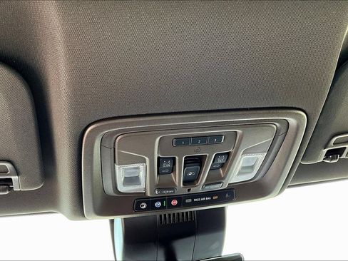 Used 2024 GMC Sierra 2500 Denali w/ Denali Reserve Package AWD/4WD image 18
