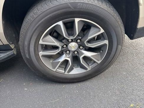 Used 2021 Chevrolet Tahoe LT w/ LT Signature Package image 33