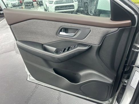 Used 2023 Nissan Rogue SV image 27