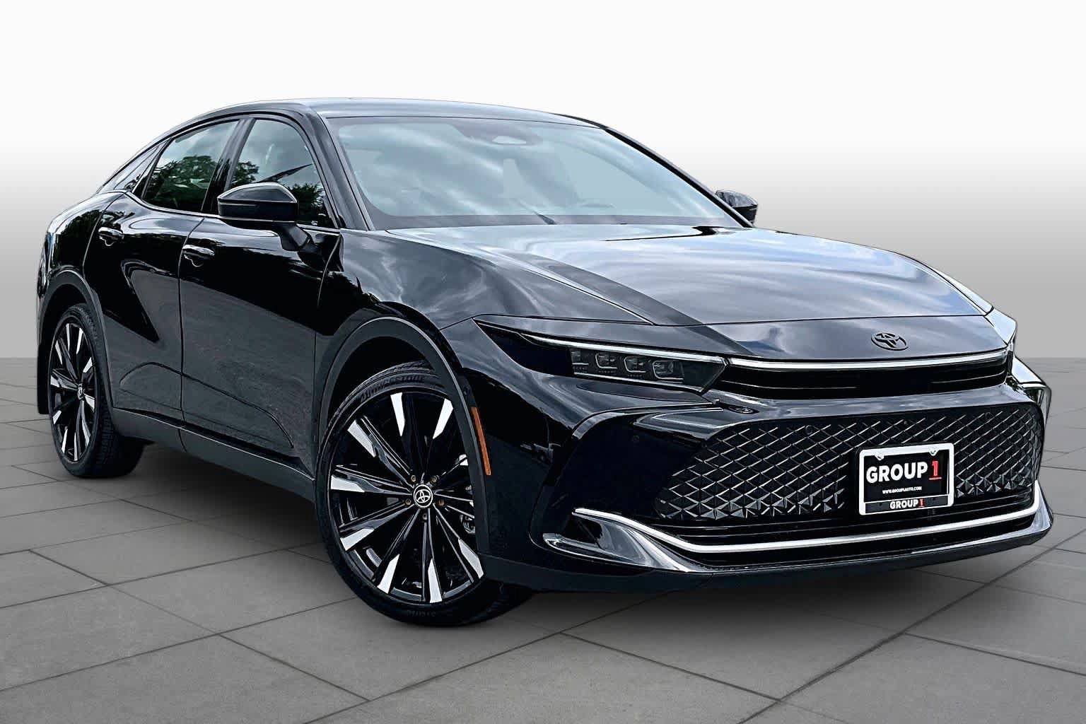 Used 2024 Toyota Crown Platinum AWD/4WD image 3