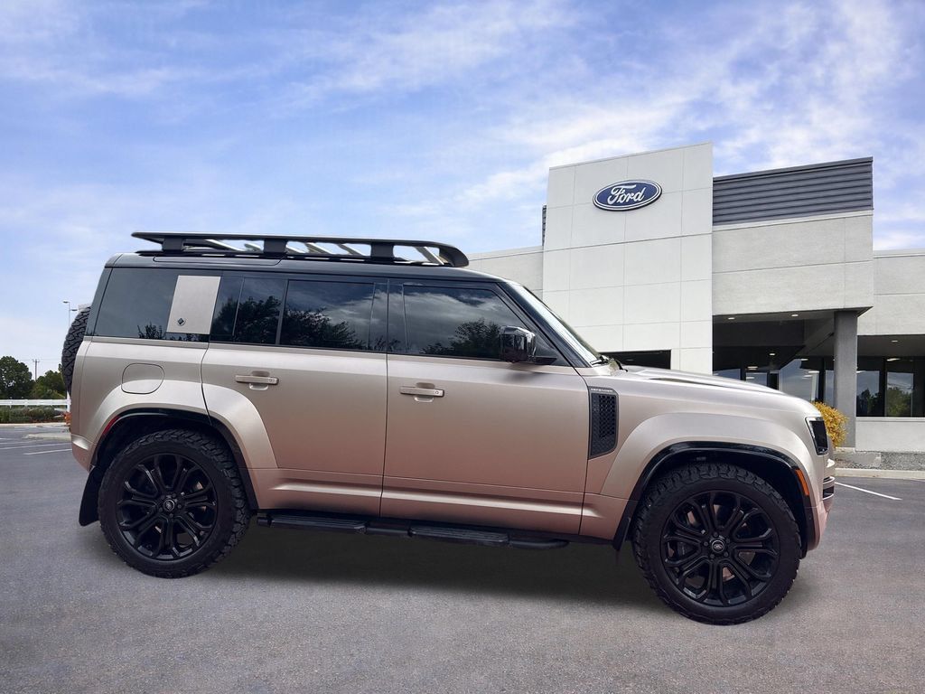 Used 2025 Land Rover Defender 110 AWD/4WD image 10