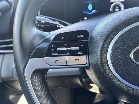 Used 2021 Hyundai Elantra Limited image 14