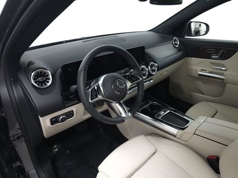Certified 2026 Mercedes-Benz GLA 250 4MATIC image 8