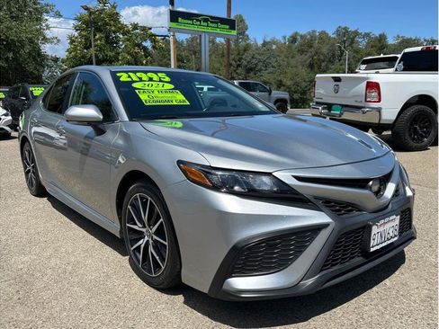 Used 2021 Toyota Camry SE w/ Convenience Package FWD image 1