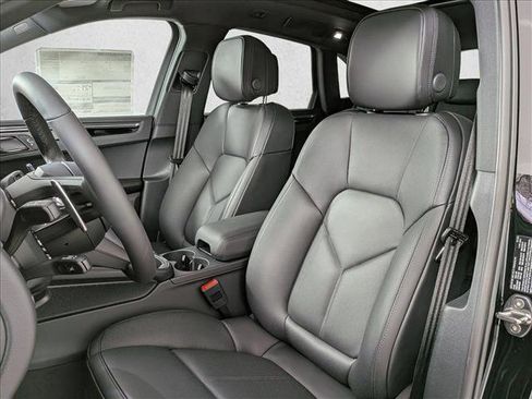 New 2026 Porsche Macan image 5