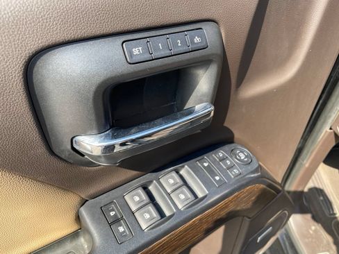 Used 2019 GMC Sierra 2500 Denali AWD/4WD image 18