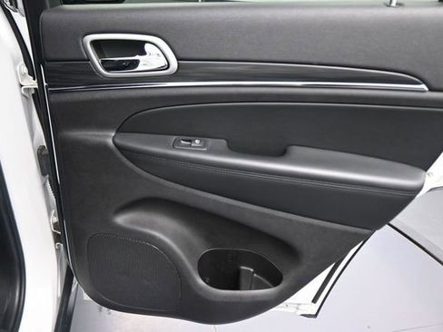 Used 2020 Jeep Grand Cherokee Limited AWD/4WD image 23