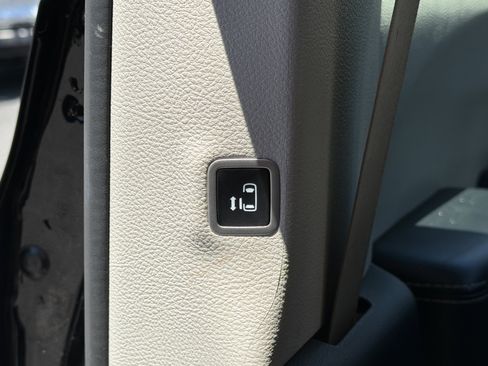 Used 2024 Chrysler Pacifica Touring-L FWD image 20