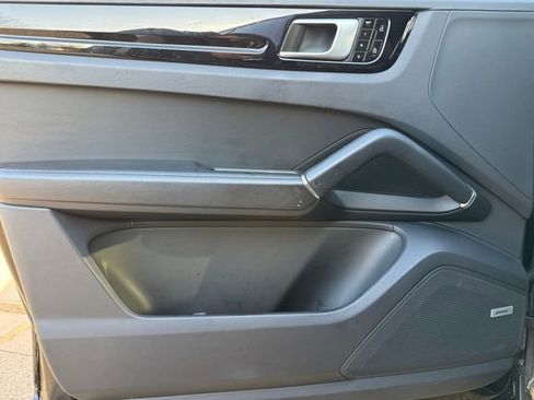 Used 2019 Porsche Cayenne S image 13
