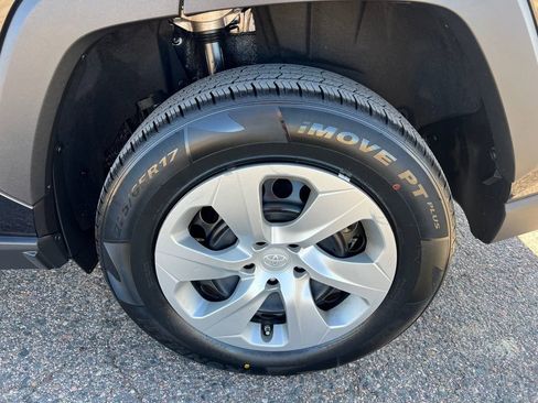 Used 2022 Toyota RAV4 LE image 29