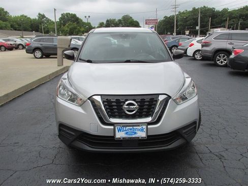 Used 2020 Nissan Kicks S image 2