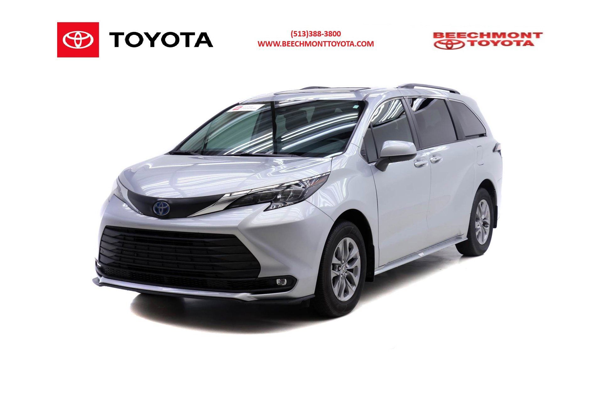 Used 2025 Toyota Sienna XLE FWD image 1
