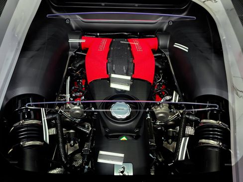 Used 2022 Ferrari F8 Tributo image 7