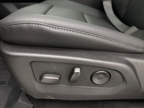 New 2025 GMC Canyon Elevation w/ Convenience Package image 17