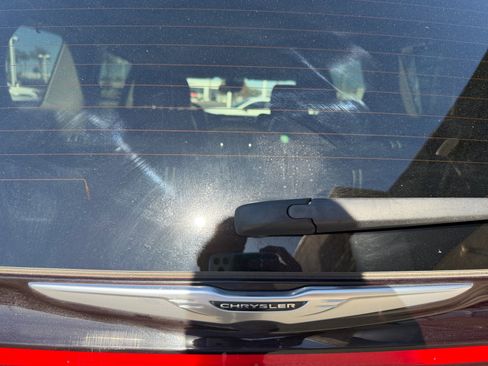 Used 2022 Chrysler Pacifica Touring-L image 24