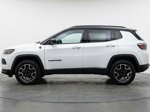 Used 2025 Jeep Compass Trailhawk AWD/4WD image 5