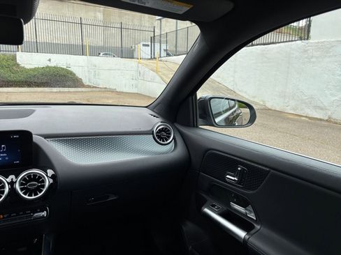 Used 2025 Mercedes-Benz GLA 250 image 36