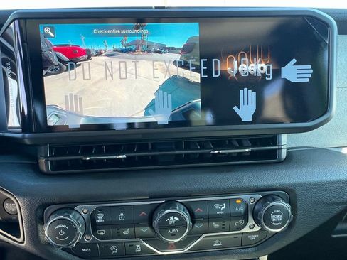 New 2025 Jeep Gladiator Sport AWD/4WD image 23