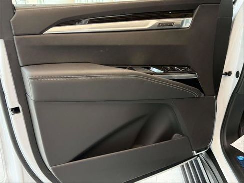 Used 2026 Cadillac Escalade Luxury w/ Touring Package AWD/4WD image 18