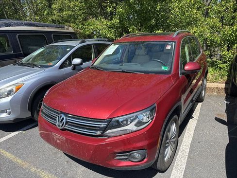 Used 2012 Volkswagen Tiguan SE image 2
