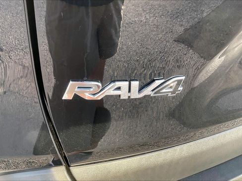 Used 2024 Toyota RAV4 XLE AWD/4WD image 30