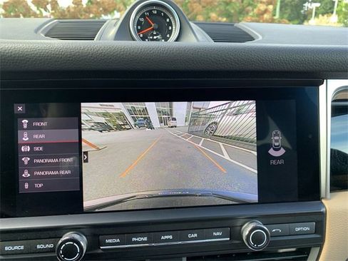 Used 2021 Porsche Macan image 22
