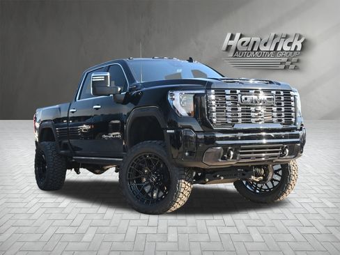 Used 2025 GMC Sierra 2500 Denali Ultimate image 2
