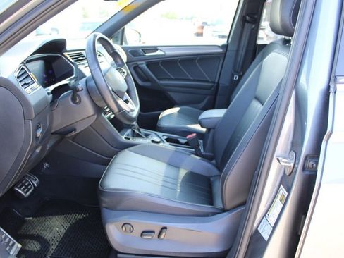 Used 2022 Volkswagen Tiguan SE R-Line image 17