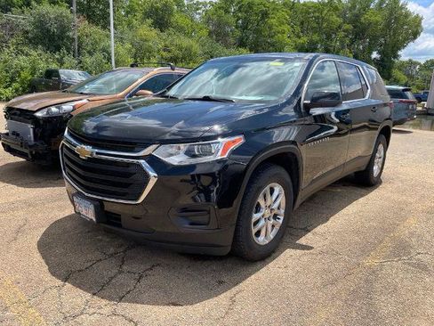 Used 2021 Chevrolet Traverse LS FWD image 2