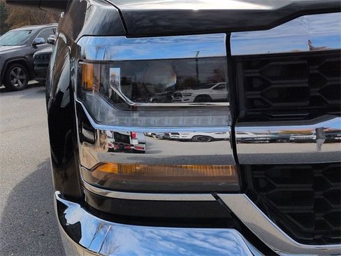 Used 2018 Chevrolet Silverado 1500 LT w/ All Star Edition image 9