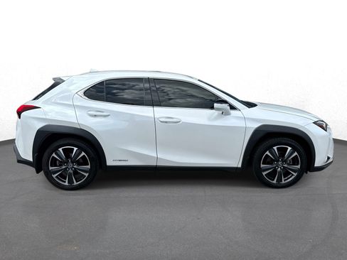 Used 2022 Lexus UX 250h w/ Accessory Package (Z2) AWD/4WD image 2