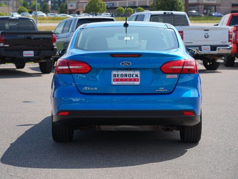 Used 2015 Ford Focus SE w/ SE Cold Weather Package FWD image 4