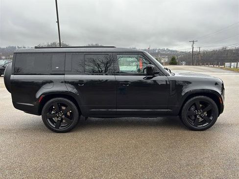 Used 2023 Land Rover Defender 130 X-Dynamic SE image 5