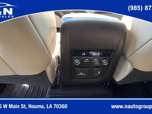 Used 2018 Buick Enclave Essence FWD image 17