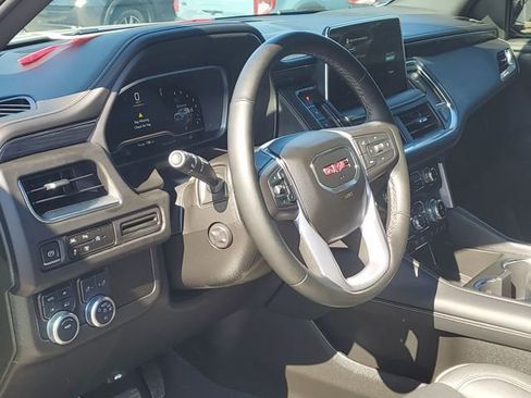 Used 2023 GMC Yukon SLT w/ SLT Luxury Package image 10