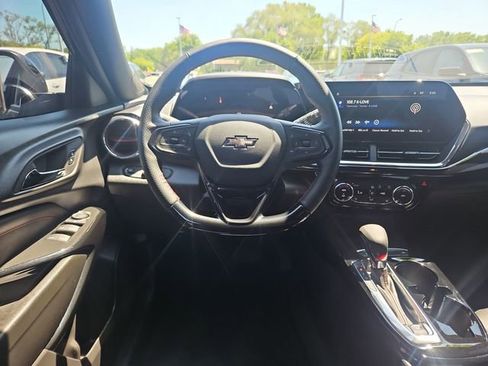 Used 2025 Chevrolet Trax RS FWD image 13