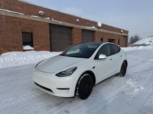 Used 2022 Tesla Model Y Long Range image 1
