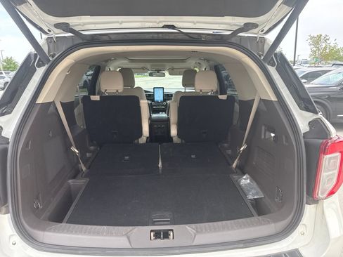 Used 2021 Ford Explorer Platinum w/ Equipment Group 601A AWD/4WD image 8