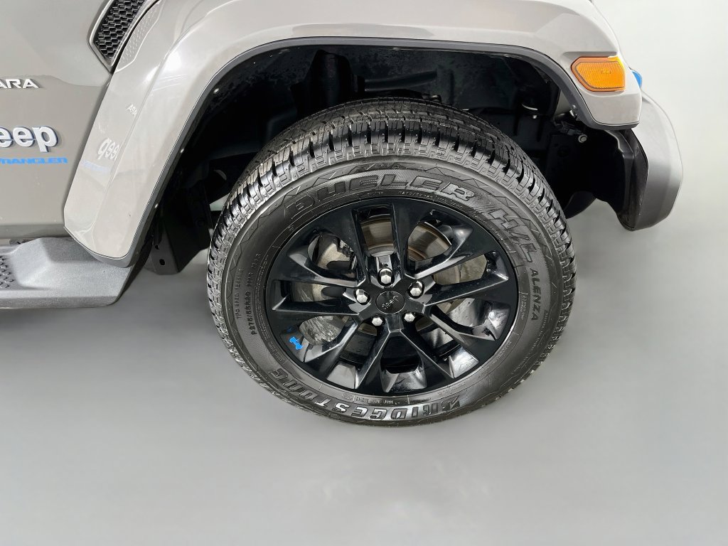Used 2023 Jeep Wrangler Unlimited Sahara w/ Cold Weather Group AWD/4WD image 34
