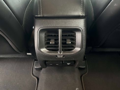 Used 2019 Jeep Cherokee Limited image 18