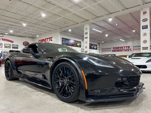 Used 2015 Chevrolet Corvette Z06 w/ 3LZ Preferred Equipment Group RWD image 12