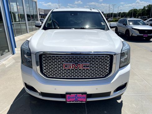 Used 2017 GMC Yukon Denali AWD/4WD image 5