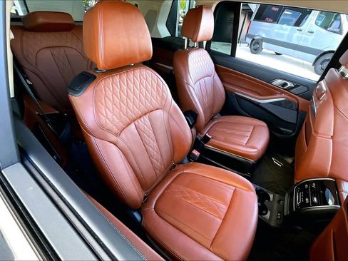 Used 2023 BMW X7 xDrive40i w/ Premium Package image 18