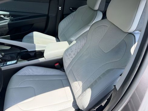 Used 2023 Hyundai Elantra Limited FWD image 32