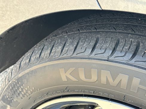 Used 2024 Kia Forte LXS image 9