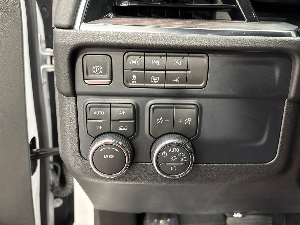 Used 2026 Chevrolet Suburban LT w/ Comfort Package AWD/4WD image 45